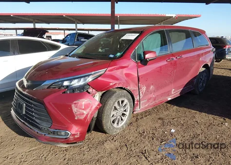 2021 Toyota Sienna Xle z USA, uszkodzony, nr VIN 5TDYRKEC5MS026670